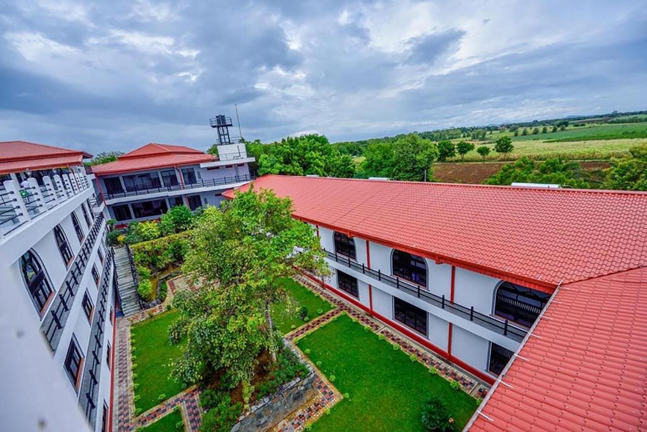 Centauria Wild Hotel Udawalawe Kültér fotó