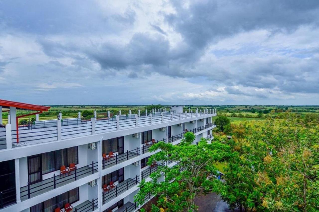 Centauria Wild Hotel Udawalawe Kültér fotó