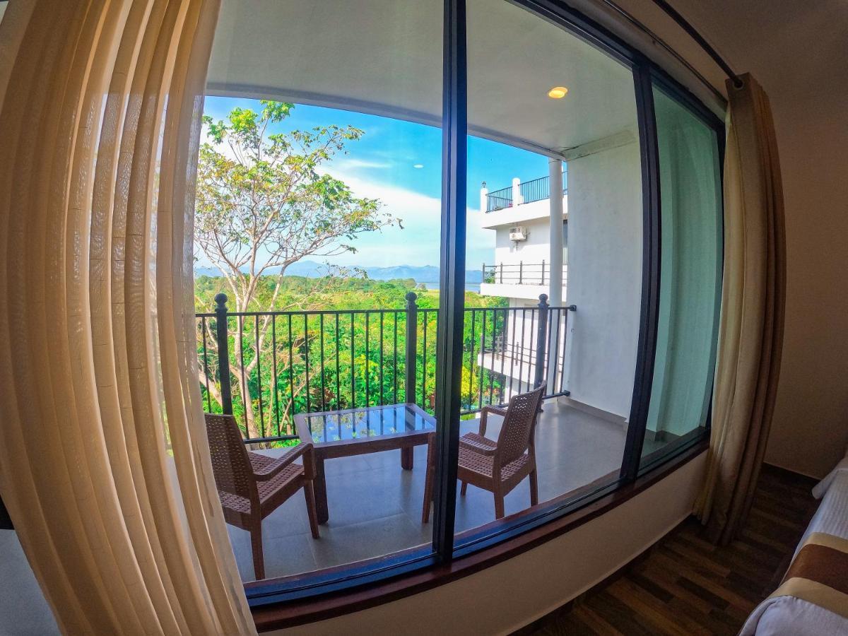 Centauria Wild Hotel Udawalawe Kültér fotó